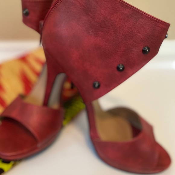 Dress Sandals - Picture 2 of 3